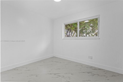 House in Miami Gardens, Florida 4 bedrooms, 137.68 sq.m. № 1747797 - photo 24