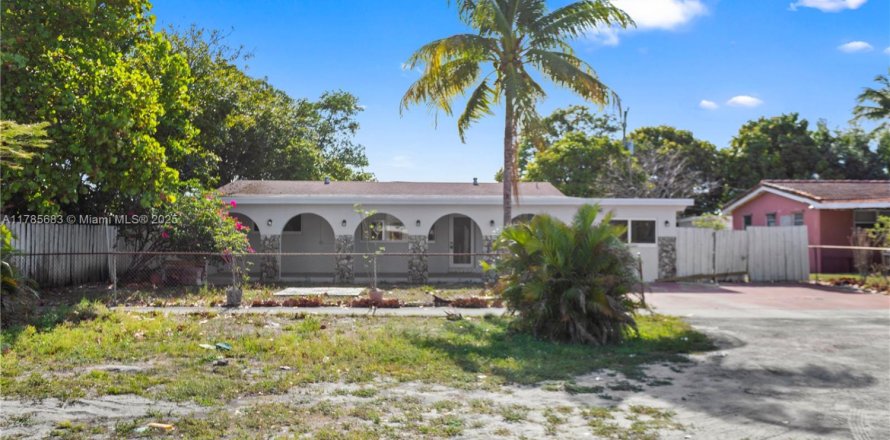 House in Miami Gardens, Florida 4 bedrooms, 137.68 sq.m. № 1747797