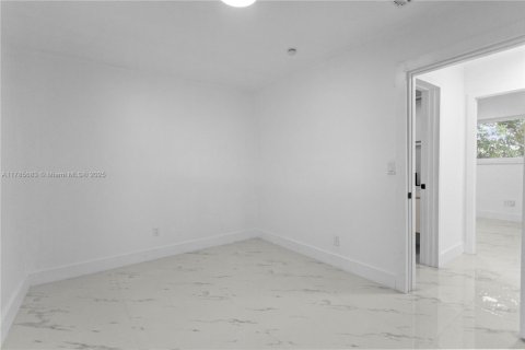 House in Miami Gardens, Florida 4 bedrooms, 137.68 sq.m. № 1747797 - photo 26