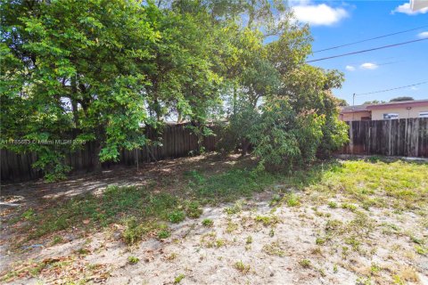 House in Miami Gardens, Florida 4 bedrooms, 137.68 sq.m. № 1747797 - photo 6