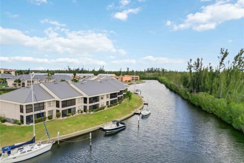 Condo in Punta Gorda, Florida, 2 bedrooms  № 2129189