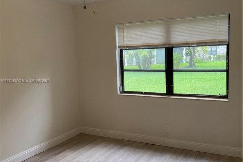 Condo in Oakland Park, Florida, 1 bedroom  № 1821798 - photo 7