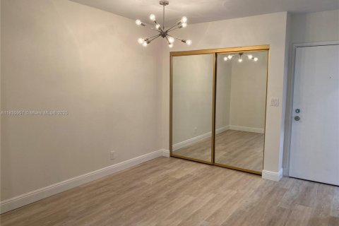 Condo in Oakland Park, Florida, 1 bedroom  № 1821798 - photo 5