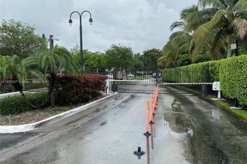 Condo in Oakland Park, Florida, 1 bedroom  № 1821798 - photo 17
