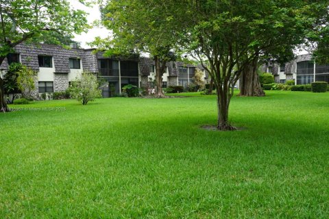 Condo in Oakland Park, Florida, 1 bedroom  № 1821798 - photo 12