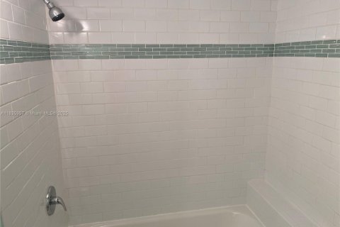 Condo in Oakland Park, Florida, 1 bedroom  № 1821798 - photo 10