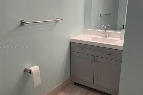 Condo in Oakland Park, Florida, 1 bedroom  № 1821798 - photo 8