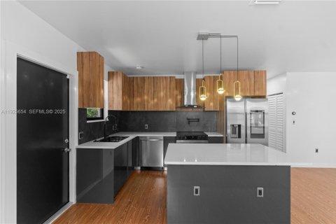 House in Miami Gardens, Florida 2 bedrooms, 95.22 sq.m. № 1984281 - photo 7