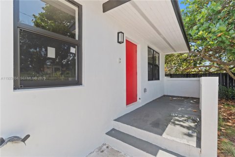 House in Miami Gardens, Florida 2 bedrooms, 95.22 sq.m. № 1984281 - photo 2