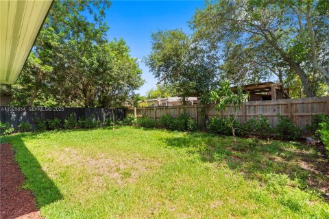 House in Miami Gardens, Florida 2 bedrooms, 95.22 sq.m. № 1984281 - photo 29