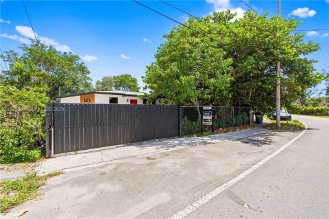 House in Miami Gardens, Florida 2 bedrooms, 95.22 sq.m. № 1984281 - photo 30