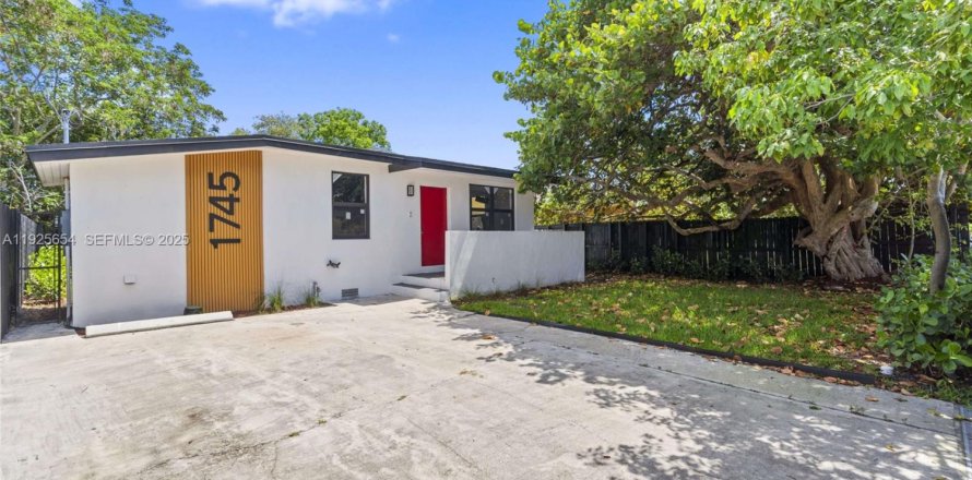 House in Miami Gardens, Florida 2 bedrooms, 95.22 sq.m. № 1984281