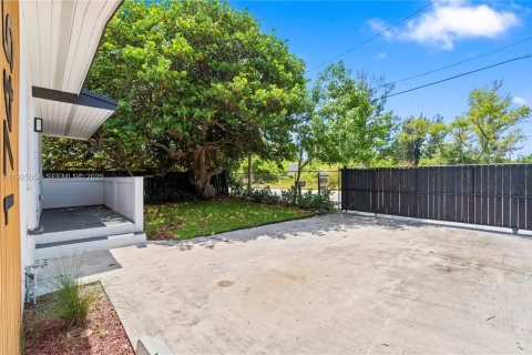 House in Miami Gardens, Florida 2 bedrooms, 95.22 sq.m. № 1984281 - photo 24