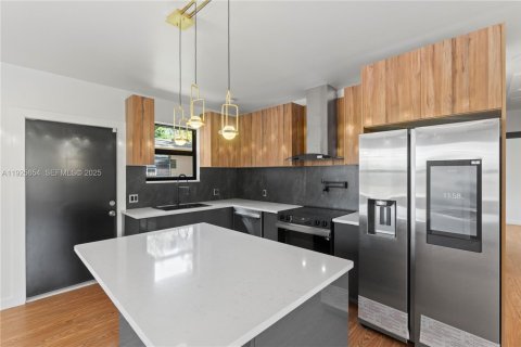 House in Miami Gardens, Florida 2 bedrooms, 95.22 sq.m. № 1984281 - photo 6