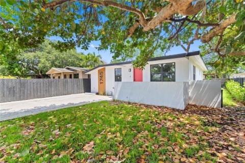 House in Miami Gardens, Florida 2 bedrooms, 95.22 sq.m. № 1984281 - photo 28