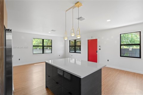 House in Miami Gardens, Florida 2 bedrooms, 95.22 sq.m. № 1984281 - photo 4