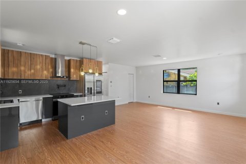 House in Miami Gardens, Florida 2 bedrooms, 95.22 sq.m. № 1984281 - photo 5