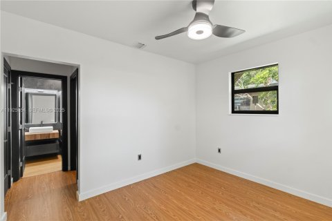 House in Miami Gardens, Florida 2 bedrooms, 95.22 sq.m. № 1984281 - photo 21