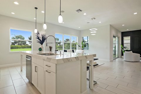Купить виллу или дом в Уэстлейк, Флорида 1 комната, 239.59м2, № 2185328 - фото 12