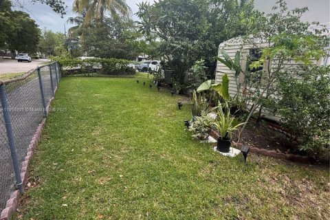 Villa ou maison à vendre à Sweetwater, Floride: 4 chambres, 112.32 m2 № 1962931 - photo 10