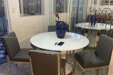 Villa ou maison à vendre à Sweetwater, Floride: 4 chambres, 112.32 m2 № 1962931 - photo 24