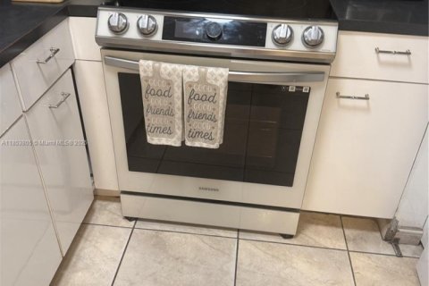 Villa ou maison à vendre à Sweetwater, Floride: 4 chambres, 112.32 m2 № 1962931 - photo 28