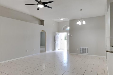 Villa ou maison à louer à Orlando, Floride: 3 chambres, 151.34 m2 № 2121128 - photo 4