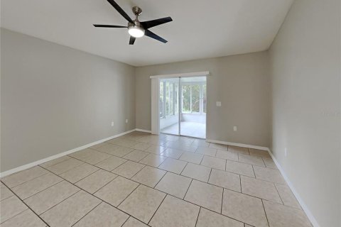 Villa ou maison à louer à Orlando, Floride: 3 chambres, 151.34 m2 № 2121128 - photo 3