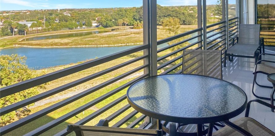 Condominio en Lauderhill, Florida, 2 dormitorios № 1979215