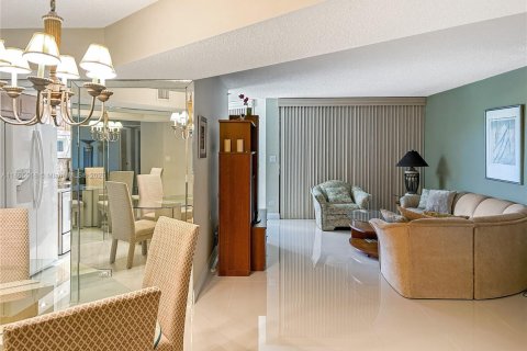 Condominio en alquiler en Lauderhill, Florida, 2 dormitorios, 149.29 m2 № 1979215 - foto 9