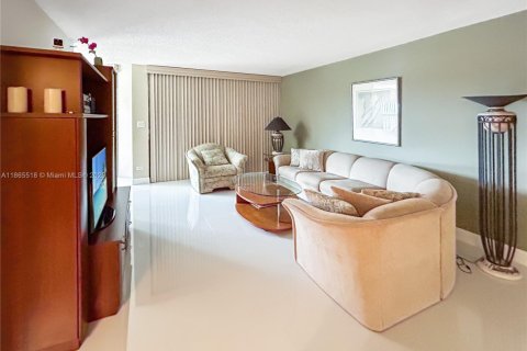 Condominio en alquiler en Lauderhill, Florida, 2 dormitorios, 149.29 m2 № 1979215 - foto 18