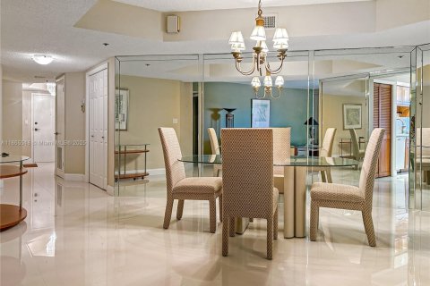 Condominio en alquiler en Lauderhill, Florida, 2 dormitorios, 149.29 m2 № 1979215 - foto 2