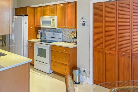 Condominio en alquiler en Lauderhill, Florida, 2 dormitorios, 149.29 m2 № 1979215 - foto 3