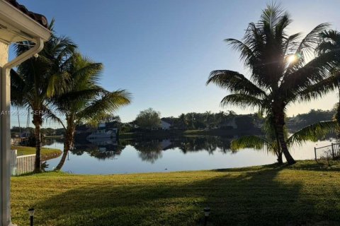 Купить виллу или дом в Купер-Сити, Флорида 3 комнаты, 149.67м2, № 2027488 - фото 16