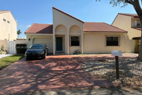 Купить виллу или дом в Купер-Сити, Флорида 3 комнаты, 149.67м2, № 2027488 - фото 2