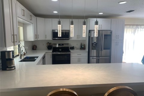 Купить виллу или дом в Купер-Сити, Флорида 3 комнаты, 149.67м2, № 2027488 - фото 6