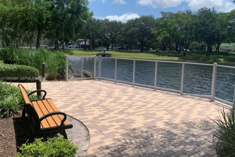 Купить виллу или дом в Купер-Сити, Флорида 3 комнаты, 149.67м2, № 2027488 - фото 18