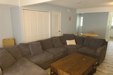 Купить кондоминиум в Саммерфилд, Флорида 6 комнат, 102.1м2, № 2149329 - фото 10