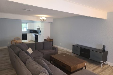 Купить кондоминиум в Саммерфилд, Флорида 6 комнат, 102.1м2, № 2149329 - фото 11