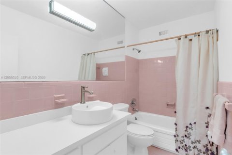 Купить кондоминиум в Бей-Харбор-Айлендс, Флорида 2 спальни, 106.56м2, № 2168151 - фото 22