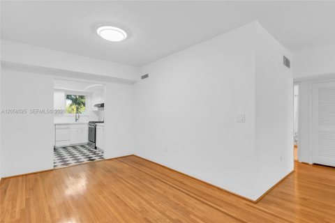 Купить кондоминиум в Бей-Харбор-Айлендс, Флорида 2 спальни, 106.56м2, № 2168151 - фото 18
