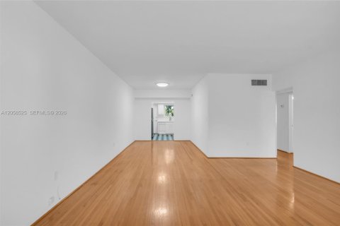 Купить кондоминиум в Бей-Харбор-Айлендс, Флорида 2 спальни, 106.56м2, № 2168151 - фото 16