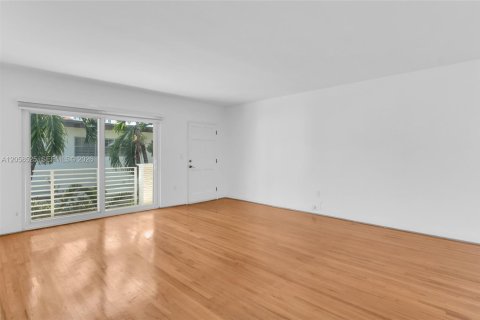 Купить кондоминиум в Бей-Харбор-Айлендс, Флорида 2 спальни, 106.56м2, № 2168151 - фото 17