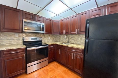 Condominio en venta en Miami, Florida, 1 dormitorio, 78.04 m2 № 1960380 - foto 2