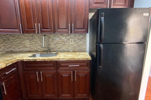 Condominio en venta en Miami, Florida, 1 dormitorio, 78.04 m2 № 1960380 - foto 4