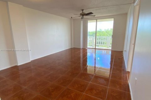 Condominio en venta en Miami, Florida, 1 dormitorio, 78.04 m2 № 1960380 - foto 1
