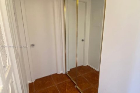 Condominio en venta en Miami, Florida, 1 dormitorio, 78.04 m2 № 1960380 - foto 13