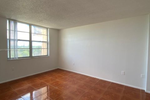 Condominio en venta en Miami, Florida, 1 dormitorio, 78.04 m2 № 1960380 - foto 14