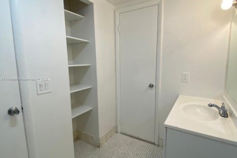 Condominio en venta en Miami, Florida, 1 dormitorio, 78.04 m2 № 1960380 - foto 7