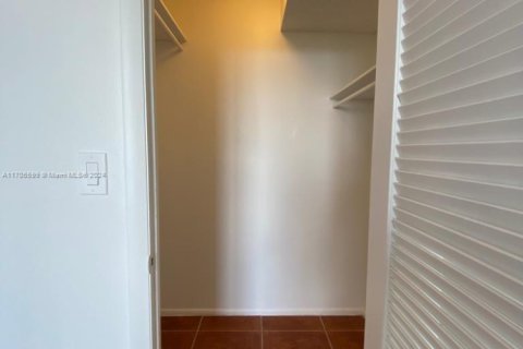 Condominio en venta en Miami, Florida, 1 dormitorio, 78.04 m2 № 1960380 - foto 11